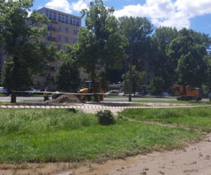 Awaria wodociągowa w alei Waszyngtona! Woda podmywa torowisko i jezdnię!