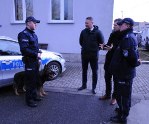 Funkcjonariusze na czterech łapach zaczynają służbę! Poznajcie Naba i Barego [ZDJĘCIA]