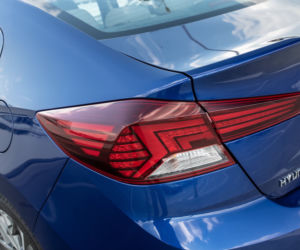 Toyota Corolla Sedan 1.8 Hybrid 122 KM e-CVT vs Hyundai Elantra Style 1.6 MPI 6MT