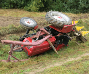 TRAKTOR ZMIAZDZYL ROLNIKA TEM (5)