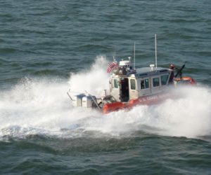 Spór o swastykę w Straży Przybrzeżnej. Media donoszą o zmianie przepisów, formacja zaprzecza