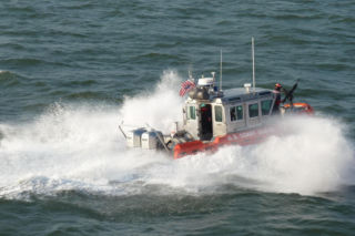 Spór o swastykę w Straży Przybrzeżnej. Media donoszą o zmianie przepisów, formacja zaprzecza