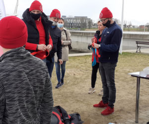 Sprzątali dno Jezioraka Dużego. Zobaczcie jak przebiegało i wyłowione skarby!