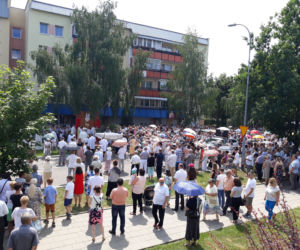 Białystok. Boże Ciało 2019. Wspólna procesja dwóch parafii: św. Jadwigi i NMP z Guadalupe