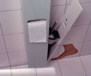 Łazienka w bloku: sprytne przechowywanie