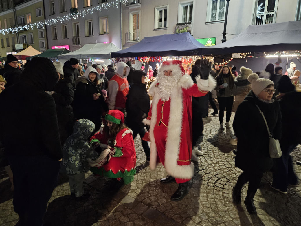 Jarmark Świąteczny w Biskupcu. Na scenie wystąpił zespół Arka Noego [ZDJĘCIA]