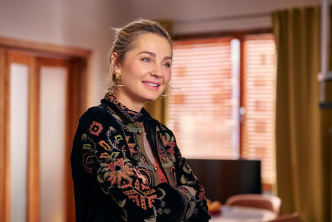 "Na Wspólnej", odcinek 4160: Kiedy Zimińscy chcą zgłosić zaginięcie Halinki, ta dzwoni z Turcji z przerażającym wyznaniem