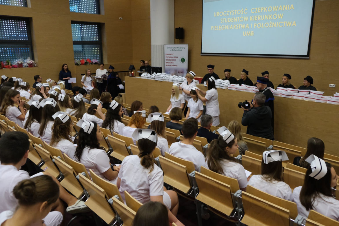 Białystok. Czepkowanie pielęgniarek i położnych