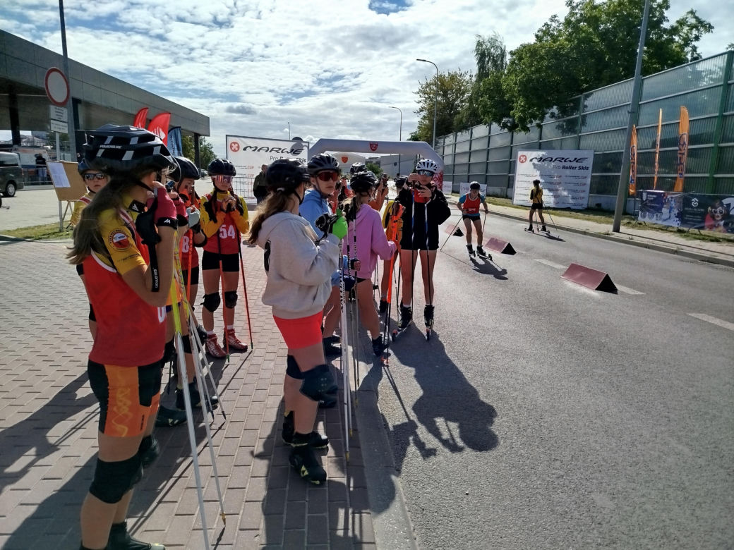 Zawody o Puchar Polski na nartorolkach Marwe Cup 2025 zostały zainaugurowane w Siedlcach