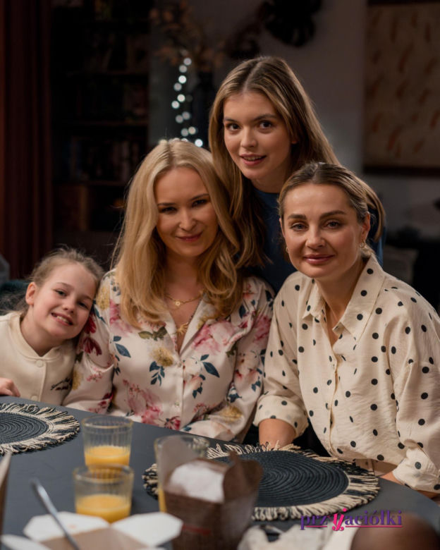 Przyjaciółki 23 sezon. Inga (Małgorzata Socha), Hania (Maja Szopa), Carol (Marta Dąbrowska), Marysia (Zosia Cybul)
