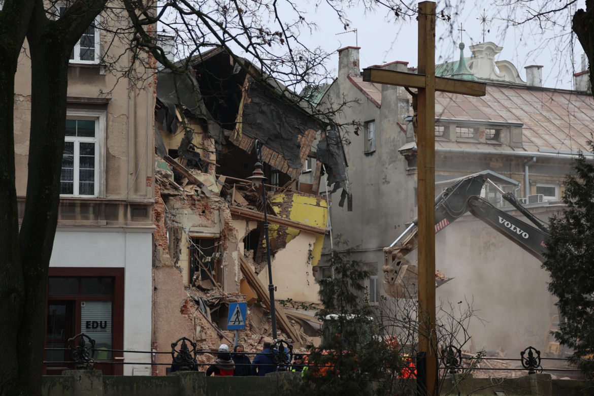 Wznowiono prace przy rozbiórce kamienicy po katastrofie budowlanej w Lublinie