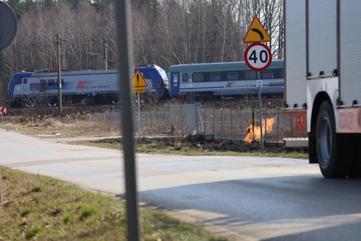 Pożar w Lubajnach pod Ostródą! Ogień zagraża schronisku dla zwierząt. Psy ewakuowane!