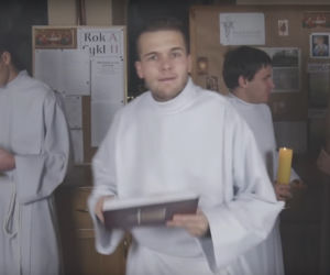 Ministranci nagrali parodię Ronniego Ferrari. Ona by tak chciała służyć ze mną już jest internetowym hitem 