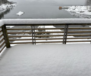Odśnieżanie balkonu zimą – prawo, bezpieczeństwo i eksploatacja