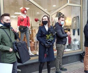 Protest branży ślubnej przed biurem PiS w Katowicach! Domagają się informacji od rządu kiedy będą mogli wrócić do pracy [ZDJĘCIA, WIDEO]