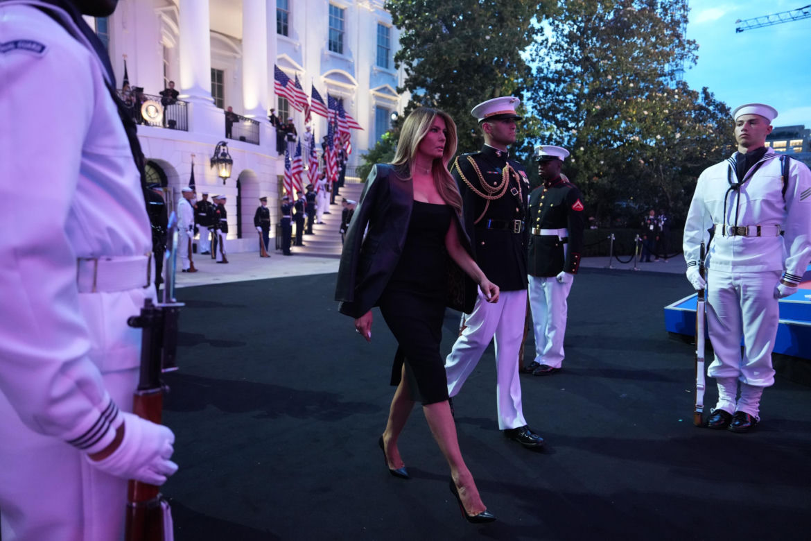 Melania Trump w skórze na urodzinach męża