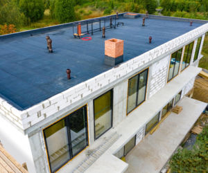 Detale dachowe kontra mróz – jak przetrwać zimę bez przecieków?