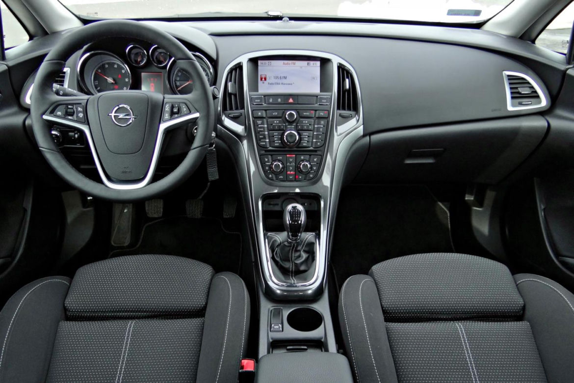 Opel Astra Sedan (Astra J)