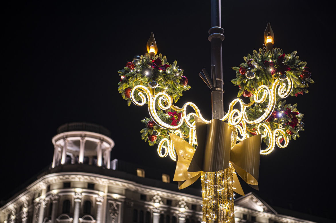 Świąteczna iluminacja w Warszawie już odpalona! Zobacz jak wyglądają ozdoby
