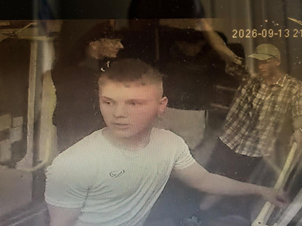 Policja poszukuje młodych wandali