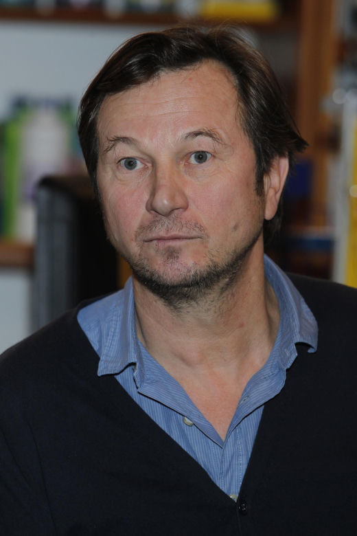 Piotr Cyrwus kiedyś i dziś. Tak przez lata zmieniał się aktor znany z roli Ryśka w "Klanie"
