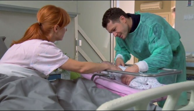 M jak miłość odc. 1203. Agnieszka (Magdalena Walach), Tomek (Andrzej Młynarczyk), Helenka (Krystian Drescher)