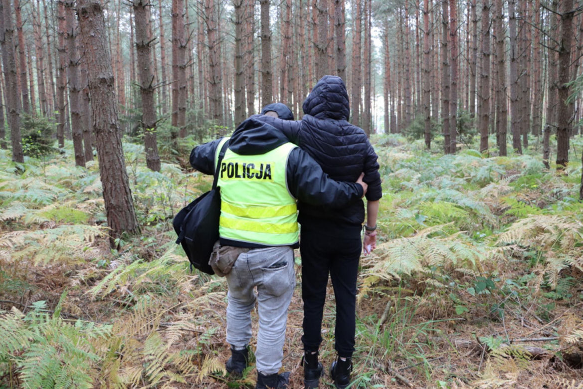 Trąba powietrzna przeszłą pod Warszawą. Pole namiotowe zniknęło w powierzchni ziemi. 26 osób potrzebowało pomocy