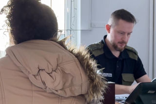 Zorganizowana grupa przestępcza załatwiała cudzoziemcom pracę. Działała również w Iławie