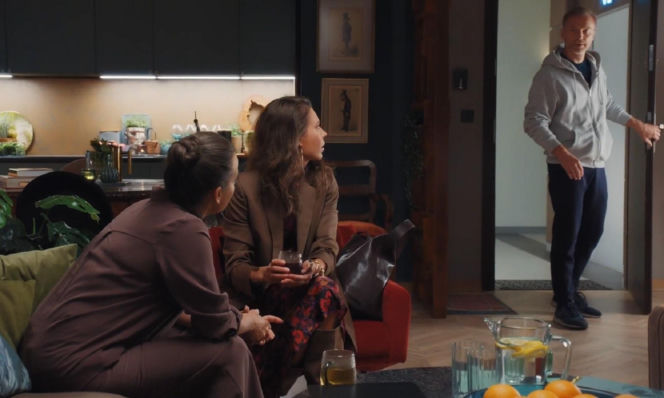 M jak miłość odc. 1917. Magda (Anna Mucha), Paulina Lipska (Maria Wieczorek), Andrzej Budzyński (Krystian Wieczorek)