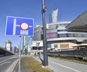 Taksówkarze wyrzuceni spod centralnego. Miejsca parkingowe stoją puste