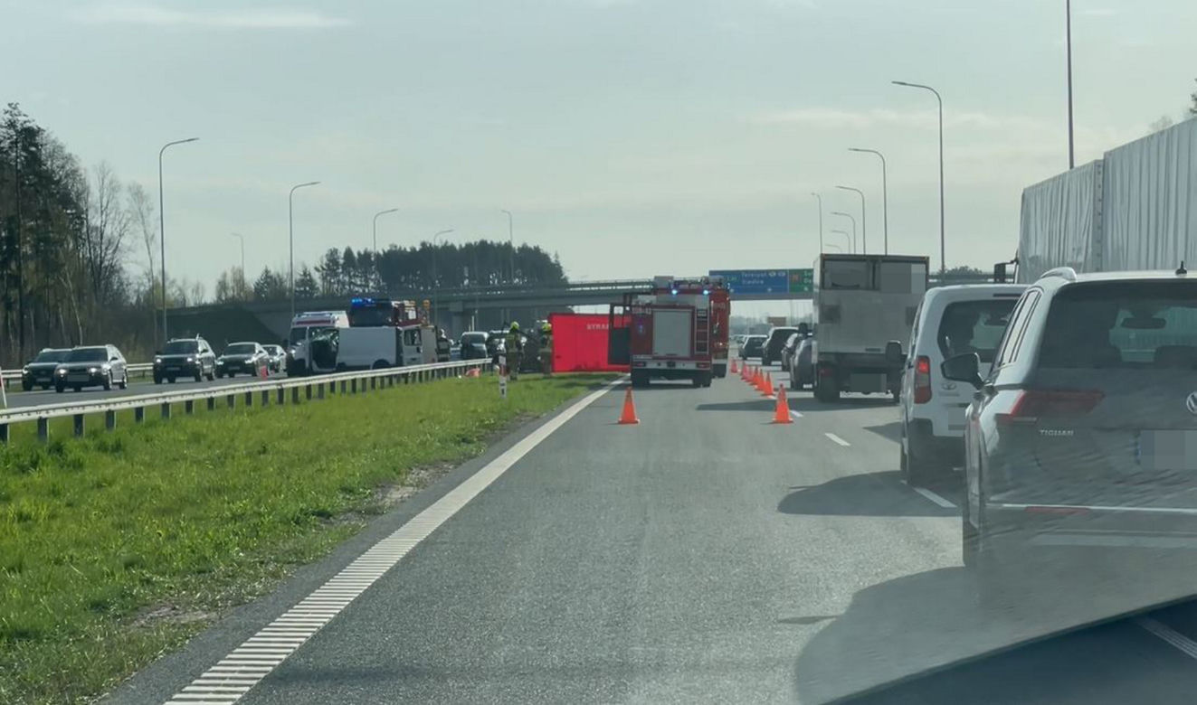 Tragiczny wypadek na A2 pod Otwockiem. Jedna osoba nie żyje, są ranni
