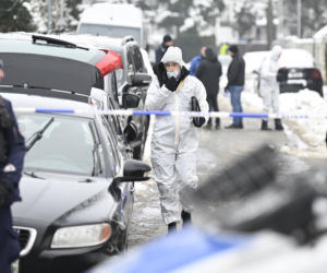Zwłoki małżeństwa na Targówku. Świadkowie o szturmie antyterrorystów: W życiu czegoś takiego nie widziałem