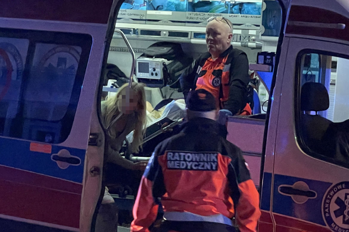 Warszawa. Śmiertelny wypadek w Śródmieściu. Taksówkarz nie żyje, dwie rowerzystki w szpitalu