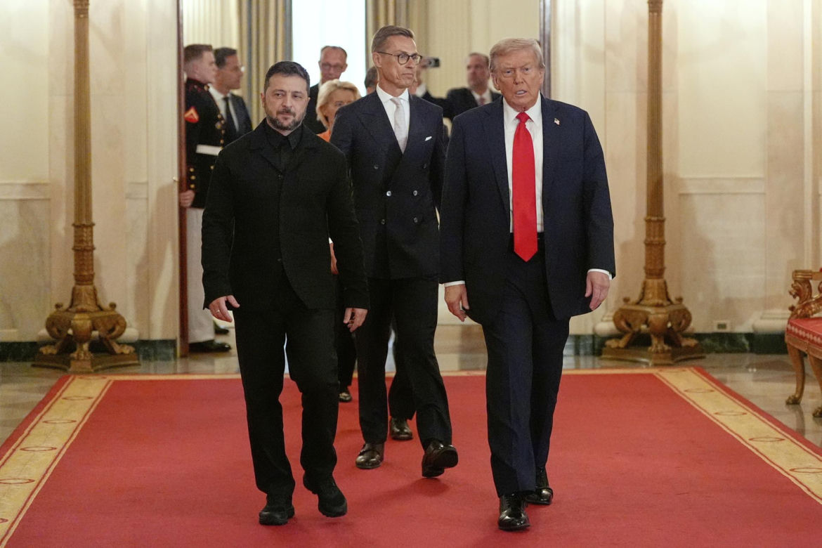Tak Zełenski prezentuje się na salonach. Wszystkie stroje prezydenta Ukrainy
