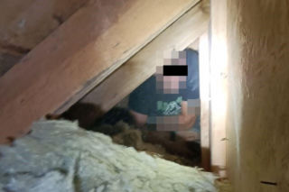 Schował się pod wełną mineralną na strychu. 29-latek trafił do więzienia