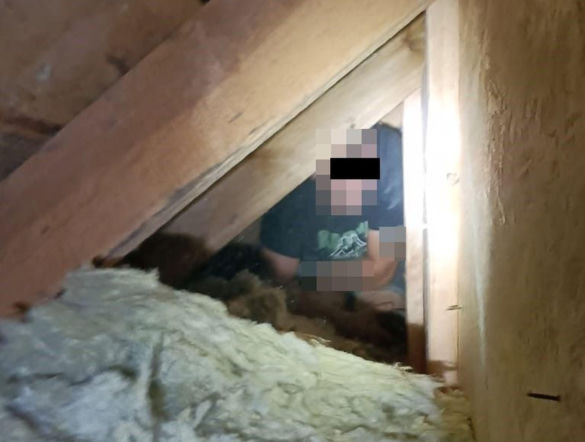 Schował się pod wełną mineralną na strychu. 29-latek trafił do więzienia