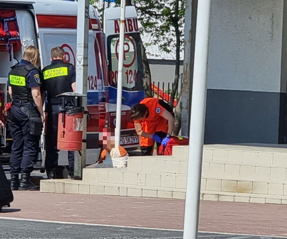 Kobieta upadła na ziemię. Chwile grozy na poznańskich ulicach