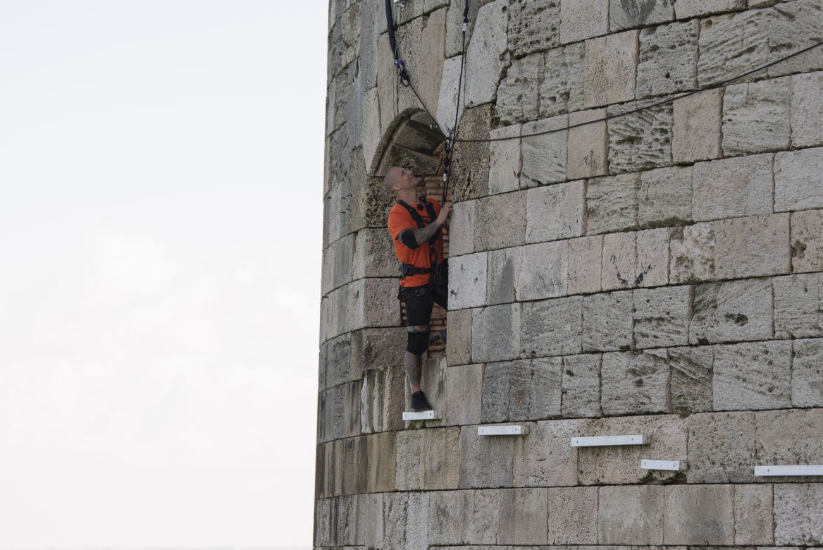 Damian Janikowski w Fort Boyard