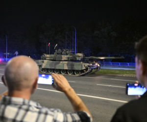 Nocna próba defilady wojskowej w Warszawie