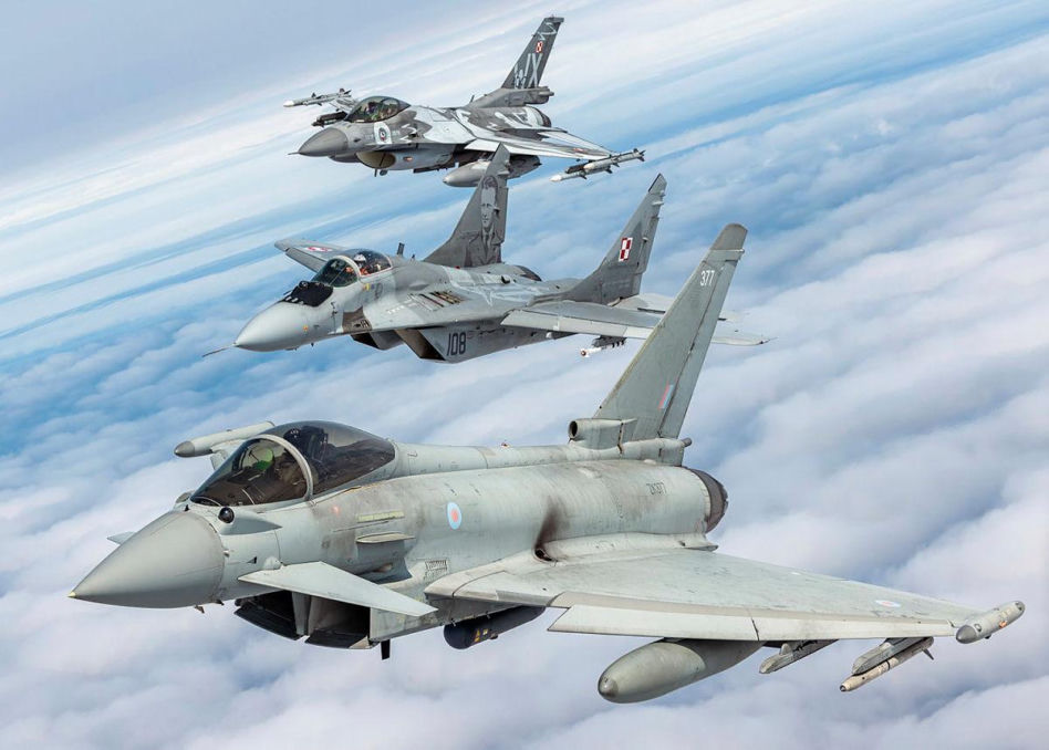 Brytyjski Eurofighter Typhoon, i polskie MiG-29 i F-16