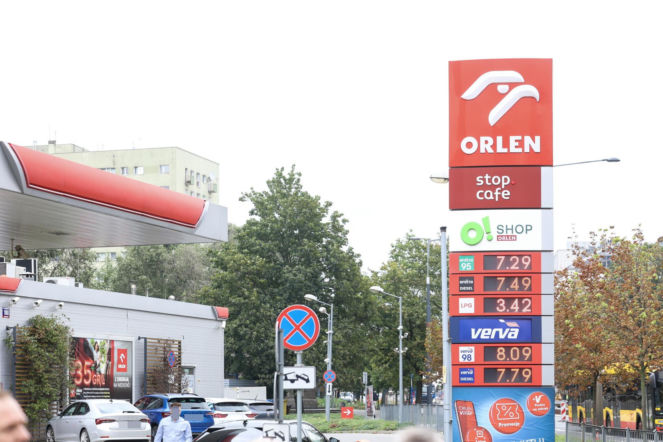 Szok na stacjach od poniedziałku! Ceny paliw runęły 