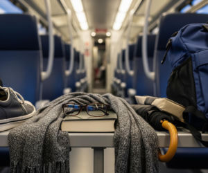 Pasażerowie Polregio gubią rekordowe ilości przedmiotów. Co zaskakującego zostawiają w pociągach?