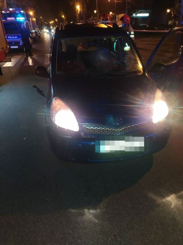 Gwiazdor disco polo z Ciechocinka przejechał kobietę na pasach. Z rozprawy aresztowej zabrała go karetka.