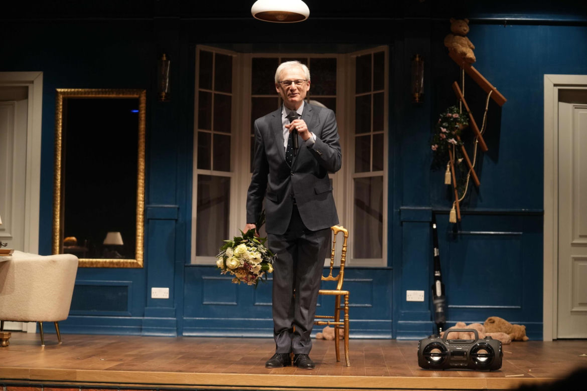 Trzaskowski wśród gwiazd. Prezydent błyszczał na premierze w Teatrze 6.Piętro