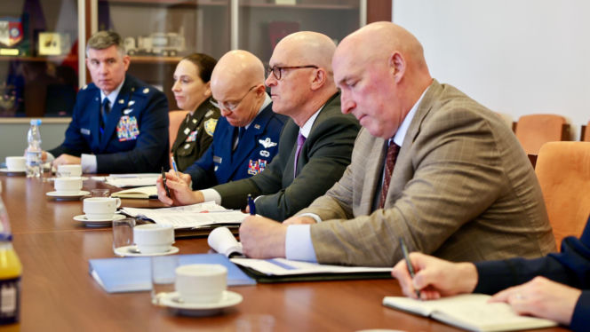 Samoloty, śmigłowce, rozpoznanie. Kluczowe rozmowy wiceministra Bejdy