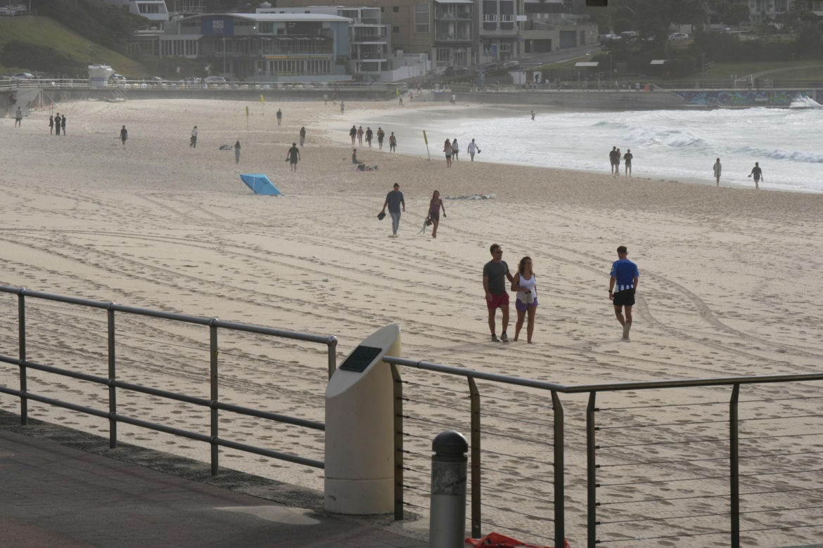 Premier Australii Anthony Albanese zaproponował w poniedziałek zaostrzenie przepisów dotyczących broni palnej po strzelaninie, która miała miejsce w niedzielę na popularnej plaży Bondi w Sydney. Zginęło w niej co najmniej 15 osób.
