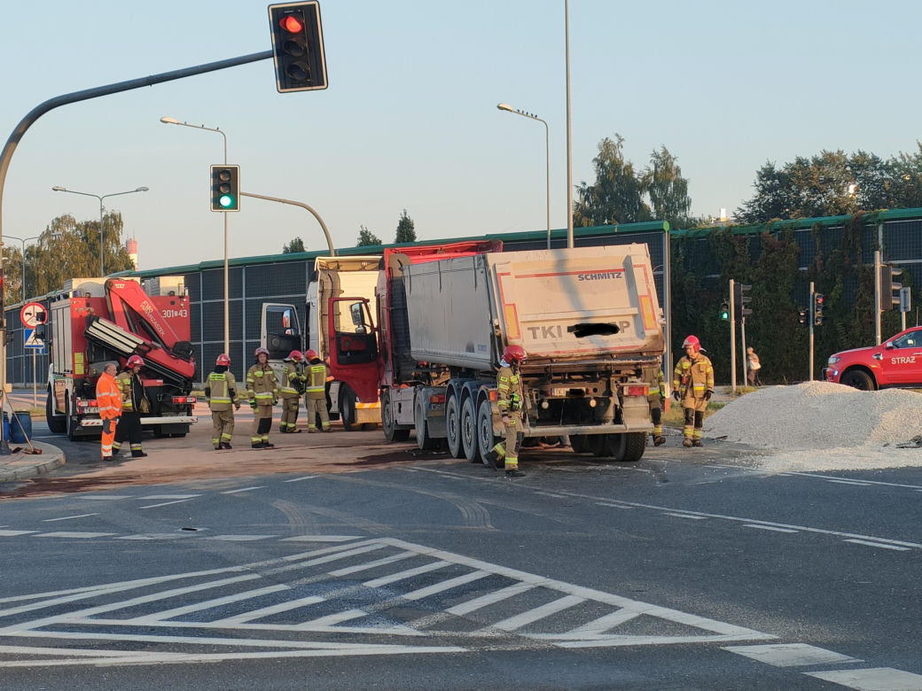 Przewrócona ciężarówka w Kielcach