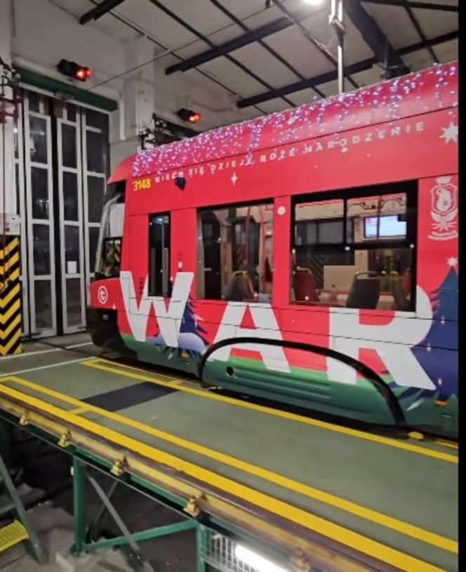 Świąteczny warszawski tramwaj 2025