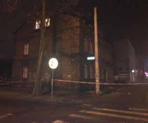 Katowice: 7 osób ewakuowano z kamienicy przy ul. Jankego. Zawalił się dach i odpadł fragment elewacji [ZDJĘCIA]