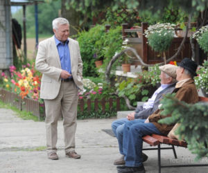 M jak miłość odc. 1014. Lucjan (Witold Pyrkosz), Kisiel (Jerzy Próchnicki), Stanisław (Włodzimierz Matuszak)